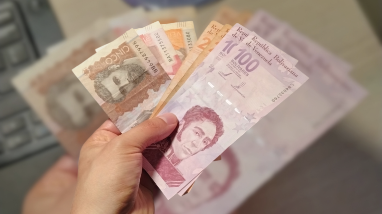 Cobrar en bolívares y gastar en pesos: el desacople transaccional detectado en San Cristóbal