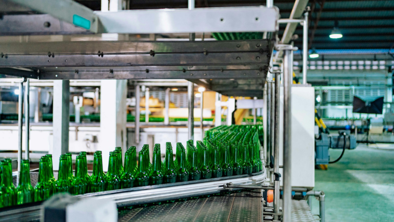 El volumen de ventas crece +4,35% en los últimos doce meses impulsado por Tecnología y Manufactura